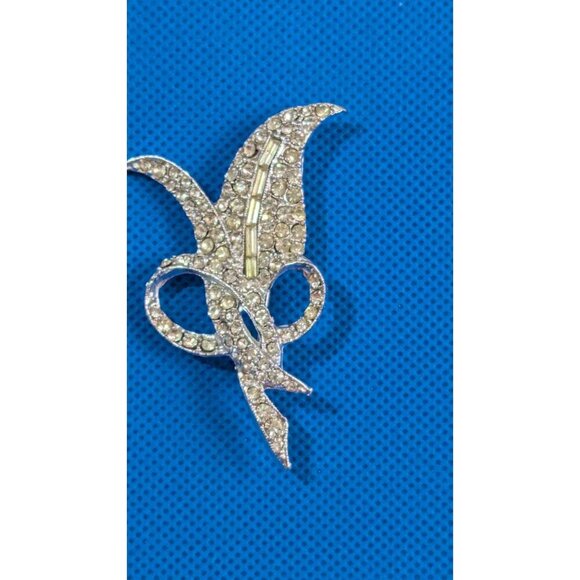 Vintage Rhinestone Art Deco Brooch Pin Silver-Tone Elegant Leaf Bow Design 2.5" - Picture 6 of 9
